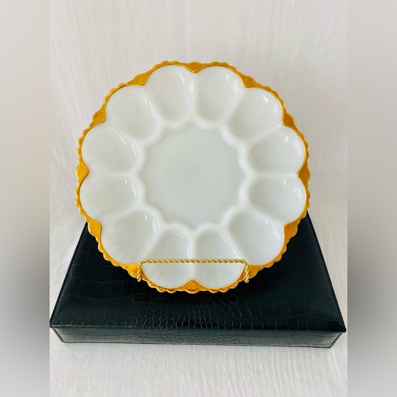 White and Gold Scalloped Devilled Egg Milk Glass Plate - Picture 4 of 6